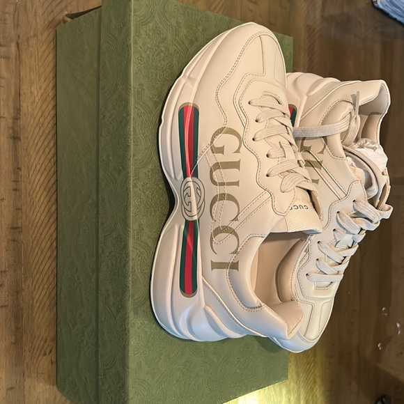 Gucci - Picture 1 of 4